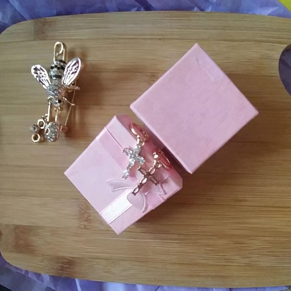 Earrings - Picture 2 of 3